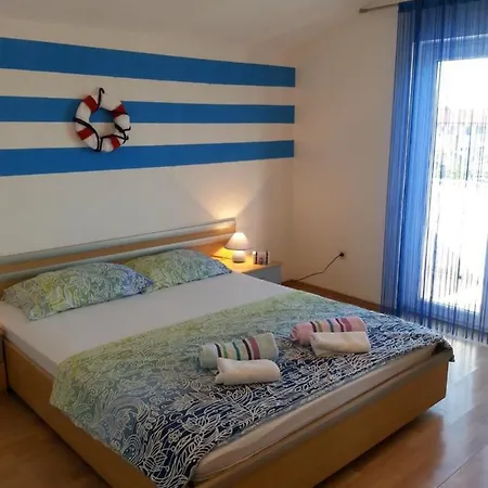 Elena Apartmán