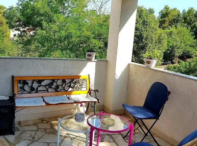 Elena شقة *